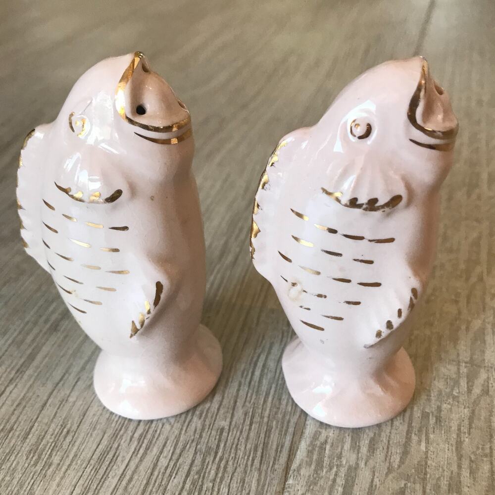 Salt and Pepper Shaker Set Fish Pink with Gold Trim Vintage Made in England Rare - Picture 2 of 11